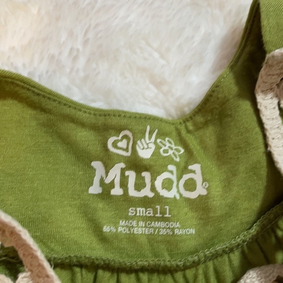 green sleeveless tank top‎ - Picture 3 of 6